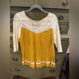 Umgee Mustard Yellow & Lace Flowy Top w/ Back Corset Detail, Large